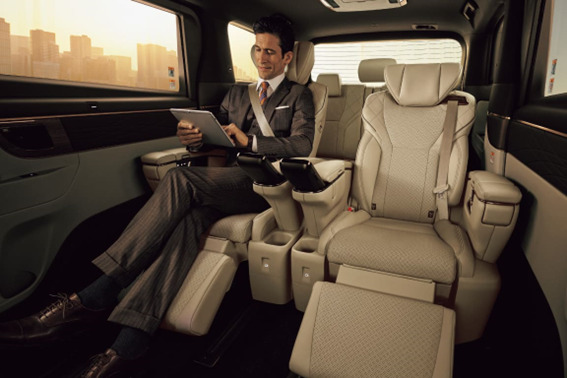 アルファードを社用車に！VIP需要を満たす新型モデルの魅力を解説 