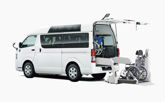 車いす仕様車（リフトタイプ）