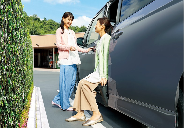 ノア_リフトアップチルトシート車