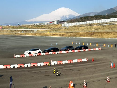 クラウン群乗り比べ試乗会